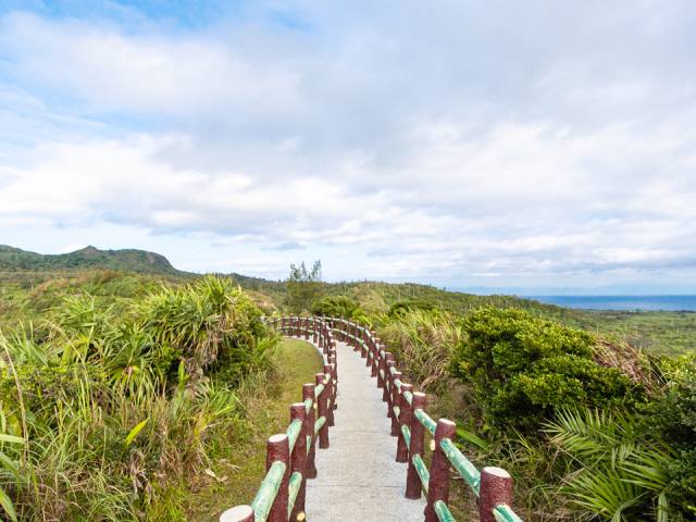 小長城:步道與草坡