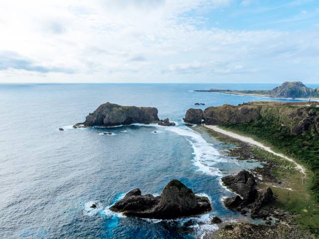 綠島海岸：礁岩與海灣