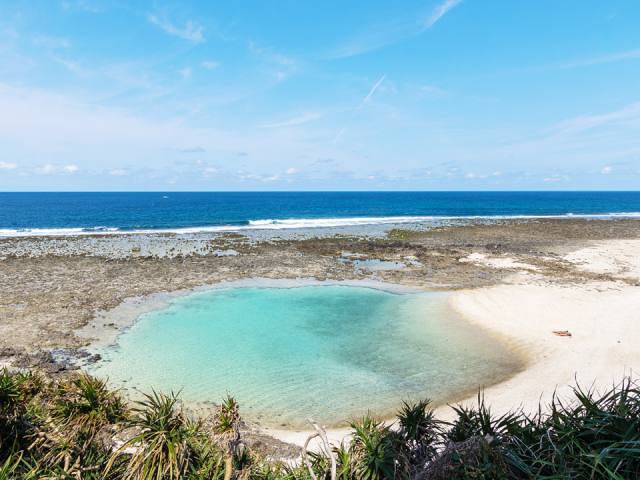 綠島海岸：退潮時的淺水潮池